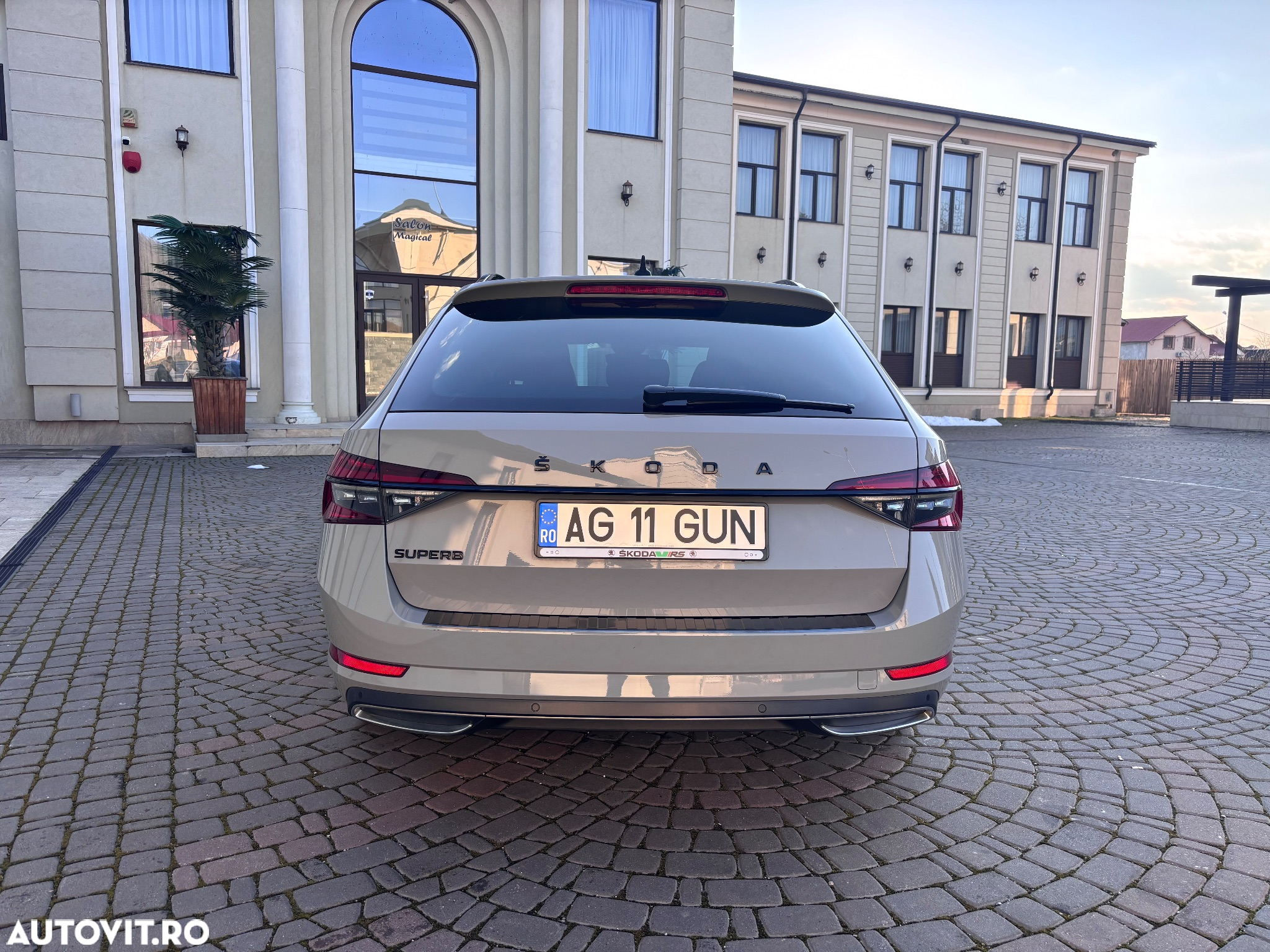 Skoda Superb 2.0 TDI DSG Sportline - 8