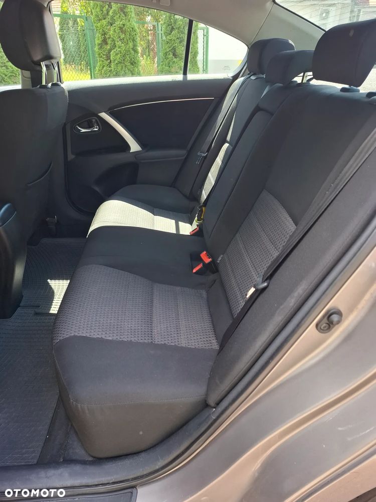 Toyota Avensis 1.8 Active - 6