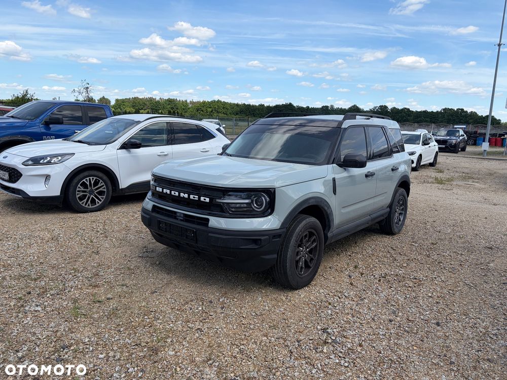 Ford Bronco - 1