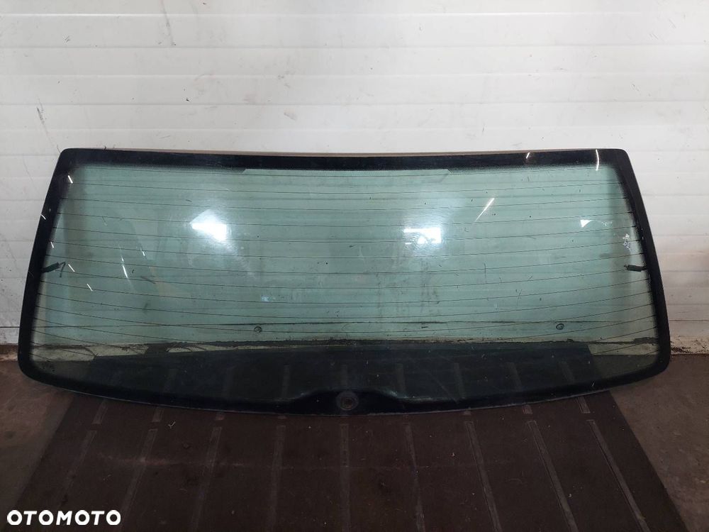 SZYBA TYŁ KLAPY BAGAŻNIKA VOLKSWAGEN PASSAT B5 KOMBI MAZOWSZE - 1