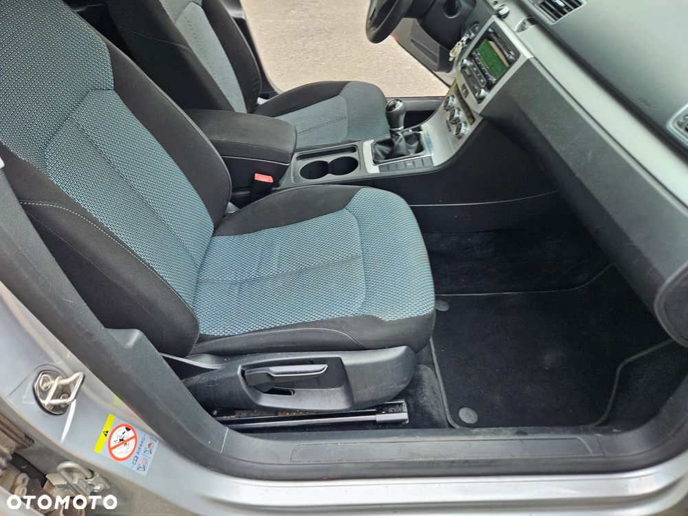 Volkswagen Passat 1.6 TDI BlueMotion - 9