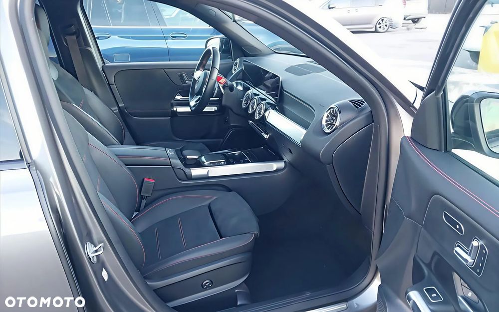 Mercedes-Benz GLB - 10