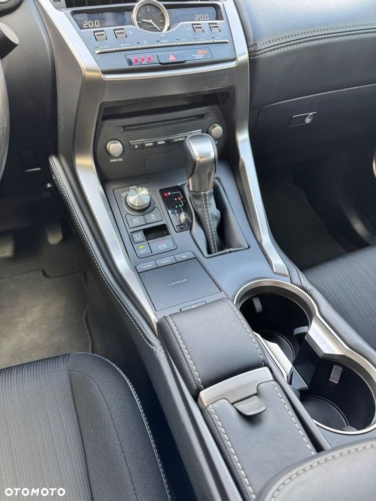 Lexus NX 300h Elegance 2WD - 14