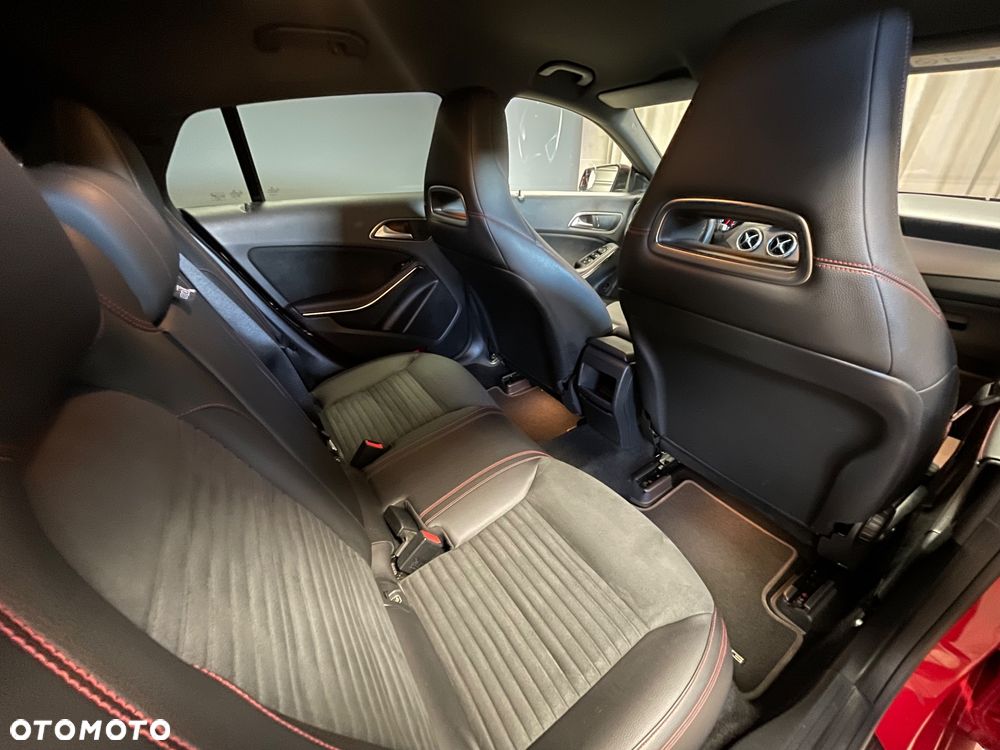 Mercedes-Benz CLA 200 7G-DCT AMG Line - 32
