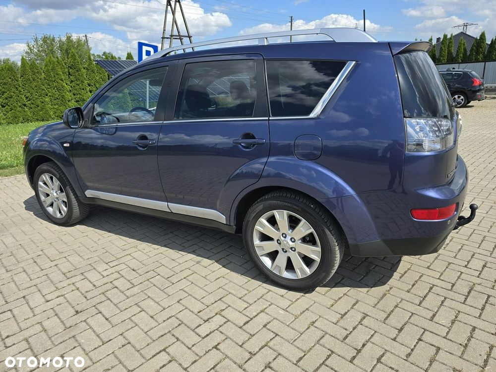 Mitsubishi Outlander - 12