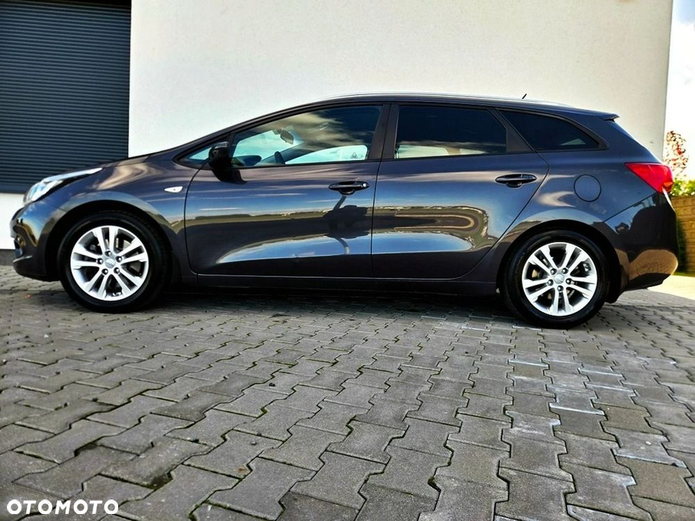 Kia Ceed 1.6 GDI Fifa World Cup Edition - 6