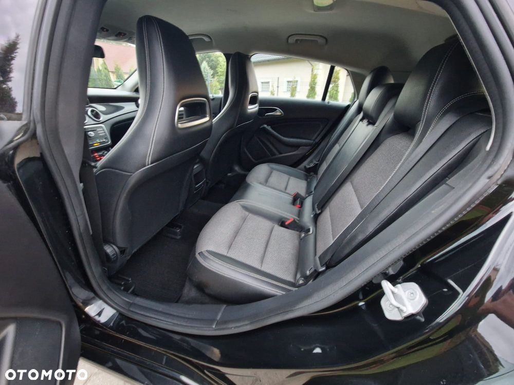 Mercedes-Benz CLA 200 CDI 7G-DCT Urban - 14