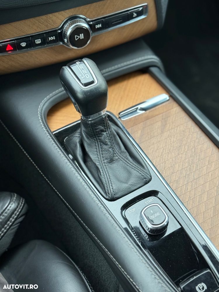 Volvo XC 90 D5 AWD Geartronic Momentum - 16