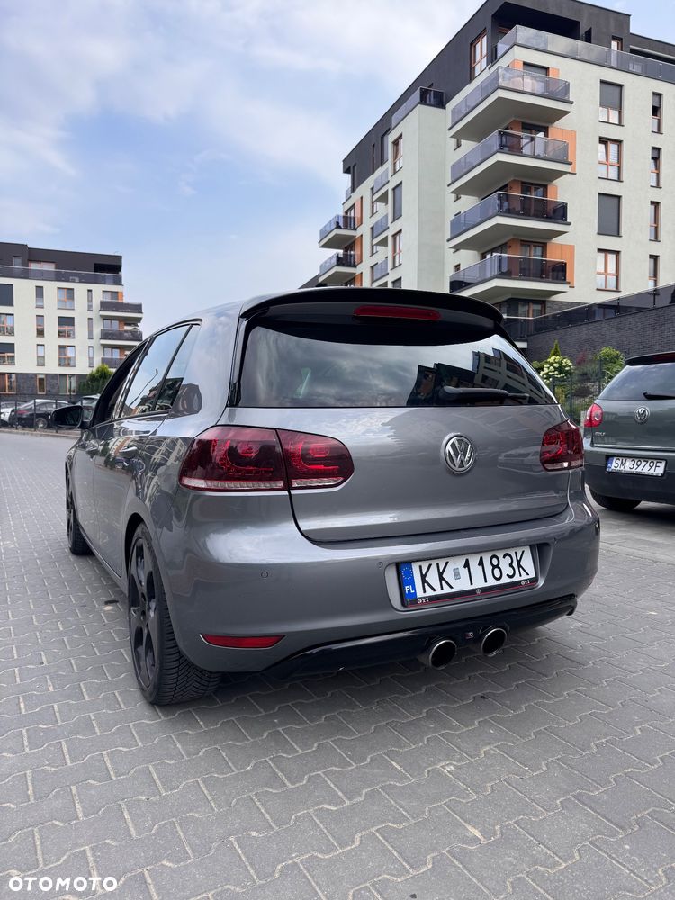 Volkswagen Golf - 6