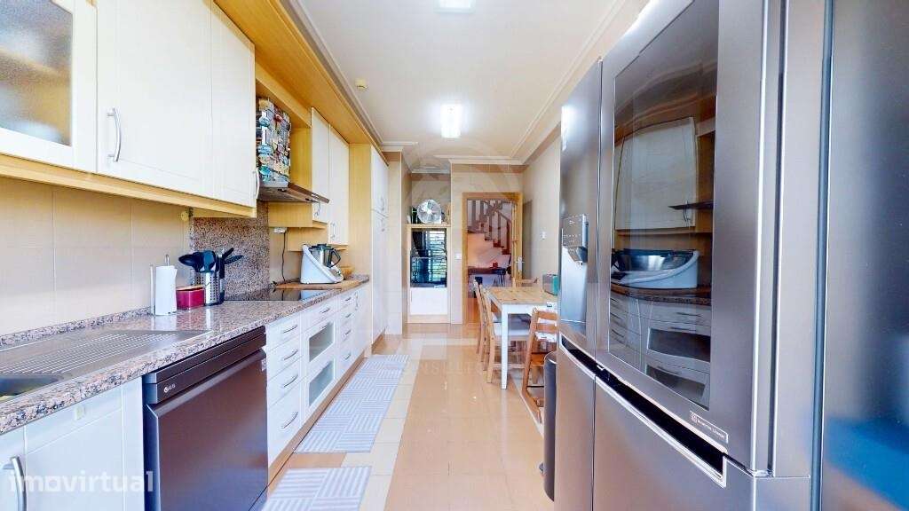Excelente T4 Duplex, no Forte da Casa - Grande imagem: 2/55