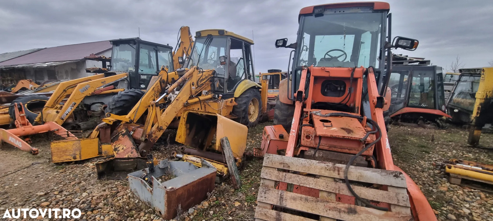 dezmembrez buldoexcavatoare JCB, MF, FERMEC, TEREX, NEW HOLLAND, FIAT HITACHI - 3