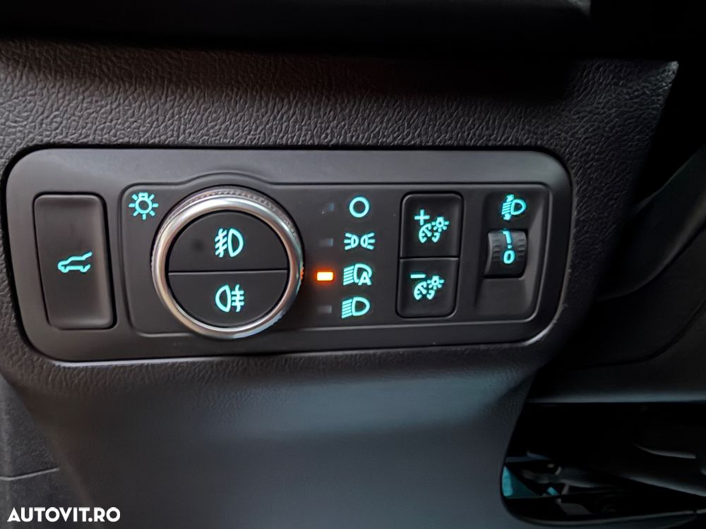 Ford Kuga 2.5 Duratec FHEV 4x4 ST-LINE X - 33