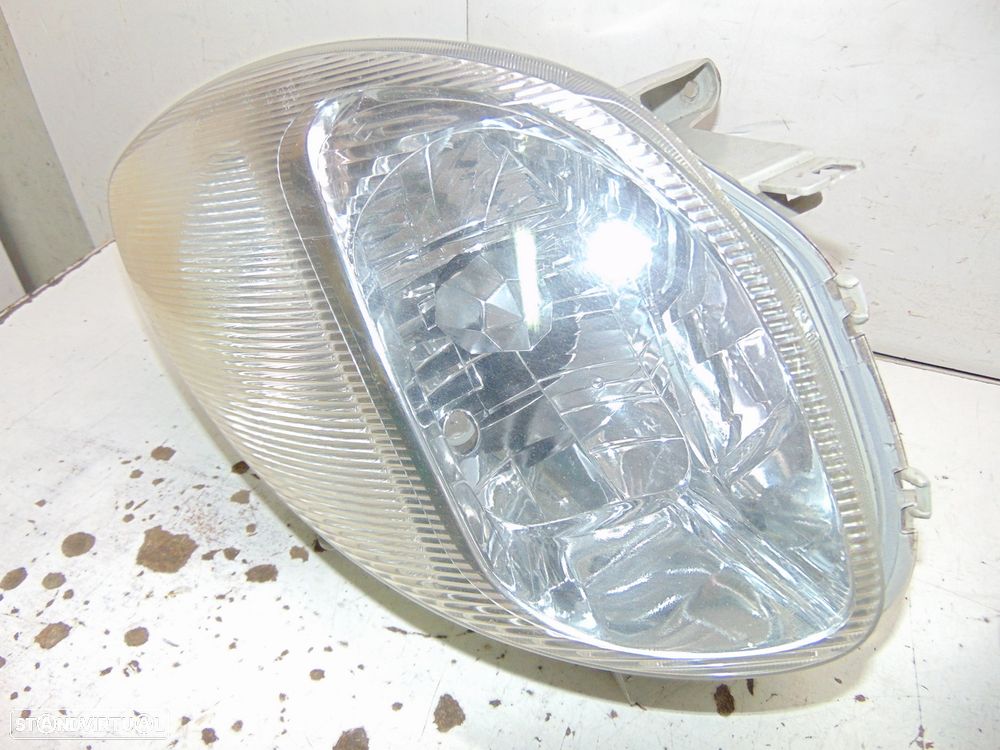 Daihatsu Sirion faróis - 3