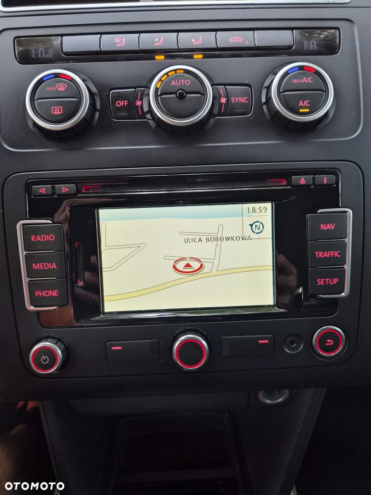 Volkswagen Touran 2.0 TDI DPF BlueMotion Technology DSG Cup - 18