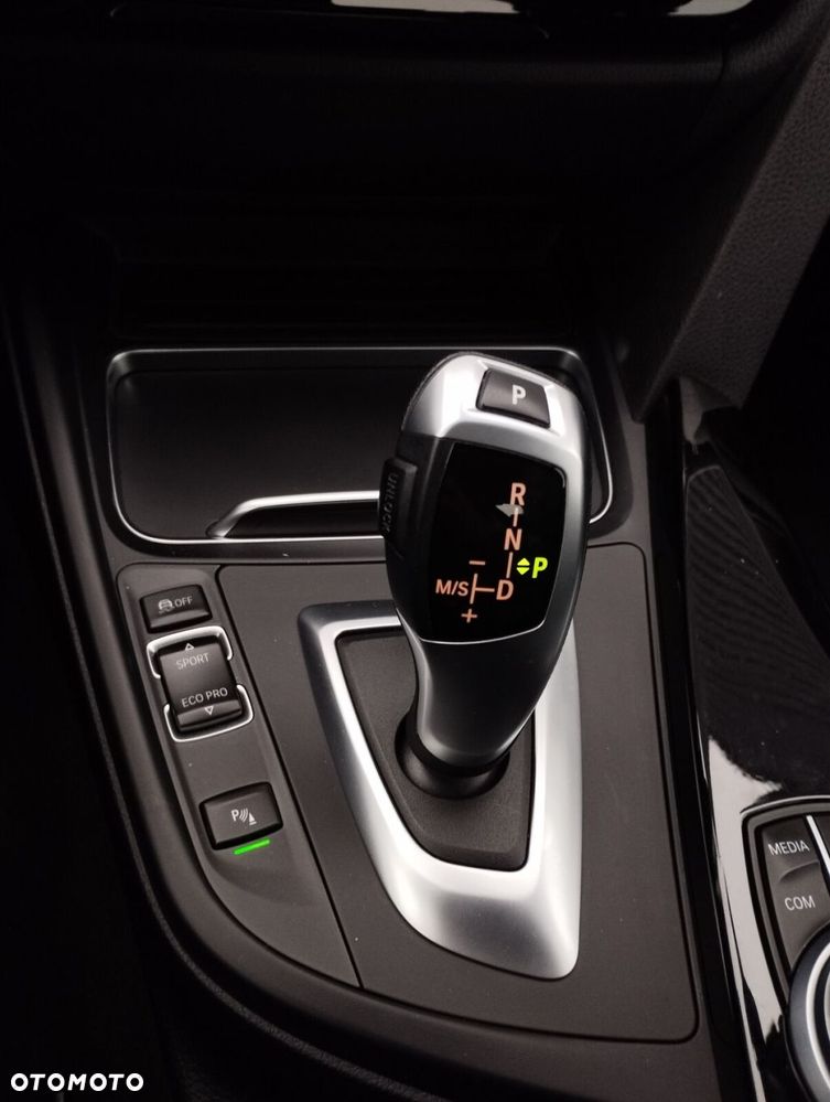 BMW 3GT 320i GPF Sport Line - 38