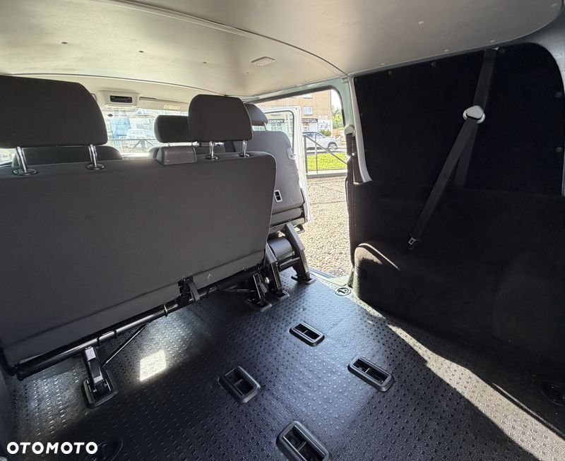 Volkswagen TRANSPORTER KOMBI 9 cio osobowy Business VAN T6.1, 2.0TDI 150KM Napęd 4Motion, T6 4x4 plus reduktor napędów, 2 Strefowe OGRZEWANIE i KLIMATYZACJA WEBASTO 5kW, Tylne drzwi skrzydłowe, Hak Holowniczy 2.5t. Wymieniony rozrząd - Pełen Serwis ASO VW Emisja spalin Euro-6 DG - 15