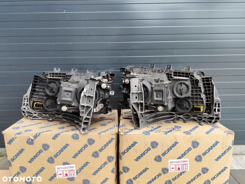 LAMPA SCANIA H7 2655843 2655842 RH/LH - 2
