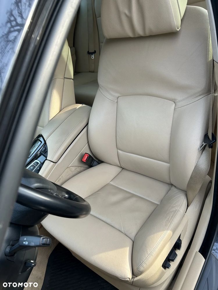 BMW Seria 5 525d - 10