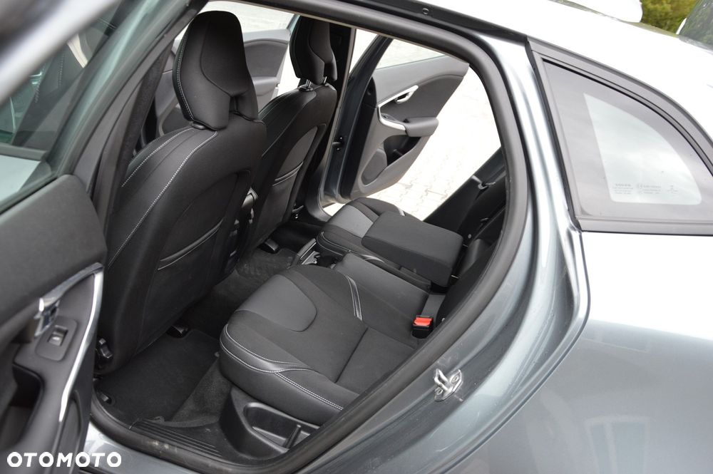 Volvo V40 D2 Momentum - 17