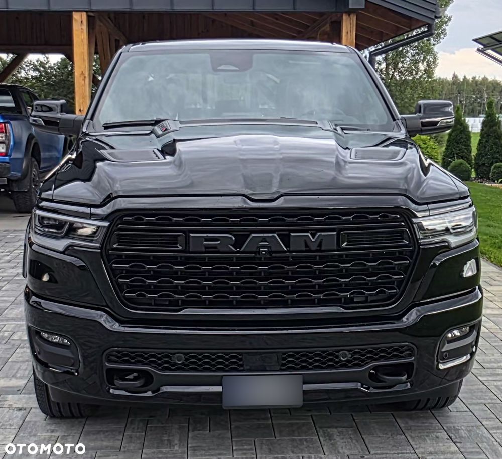 RAM 1500 Limited Night - 3