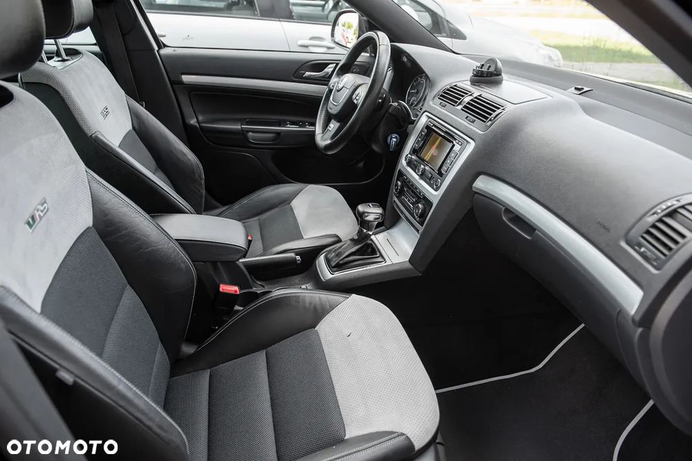 Skoda Octavia 2.0 TSI DSG RS - 17