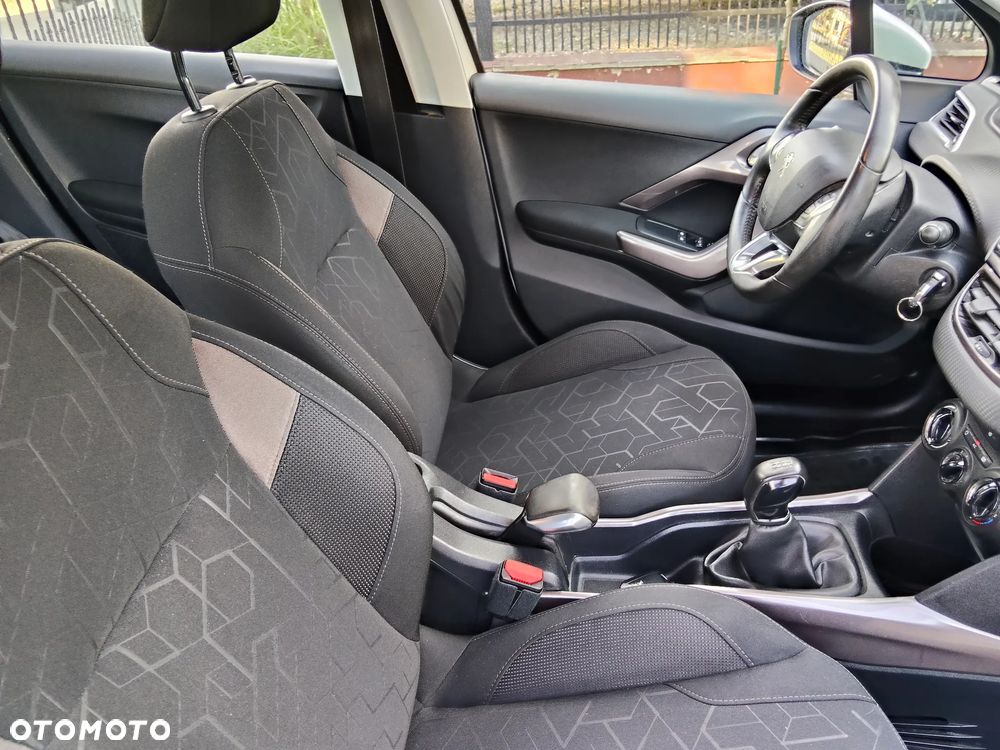 Peugeot 2008 e-HDi FAP 92 STOP & START Active - 29