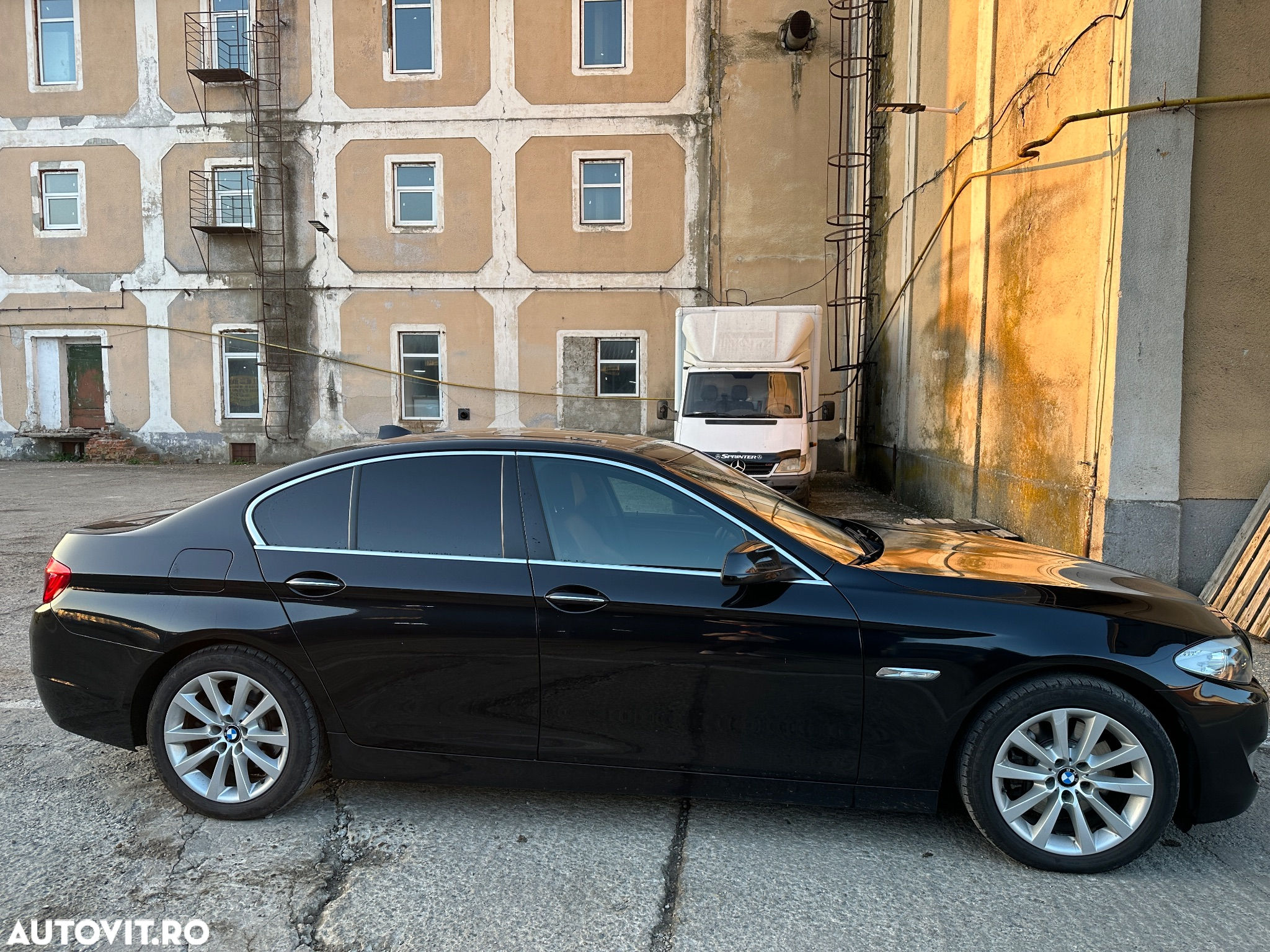 BMW Seria 5 525d xDrive AT - 11