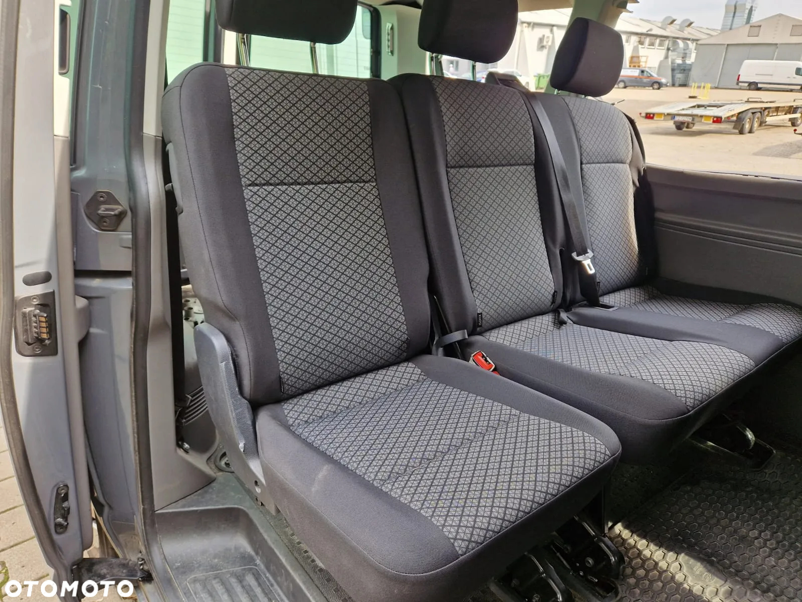 Volkswagen Caravelle - 12