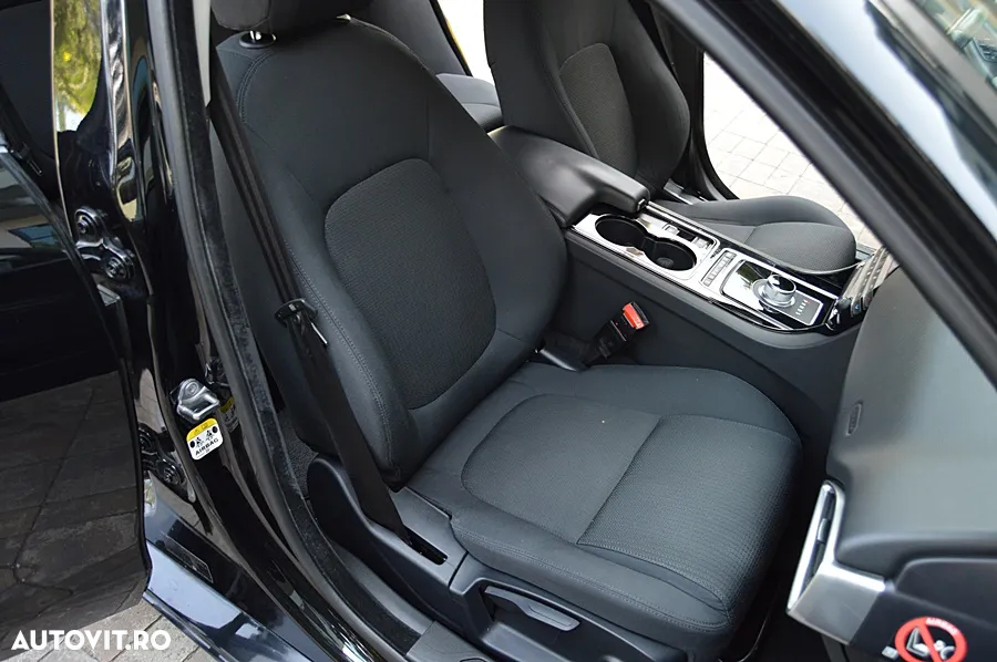 Jaguar XE - 31