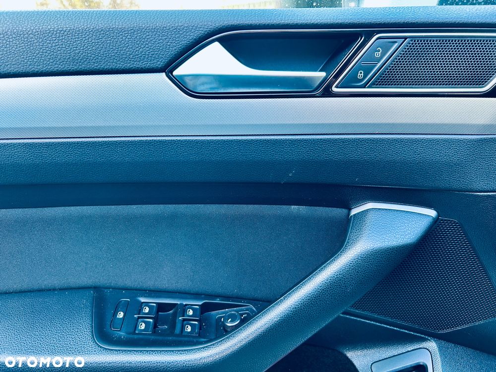 Volkswagen Passat - 21