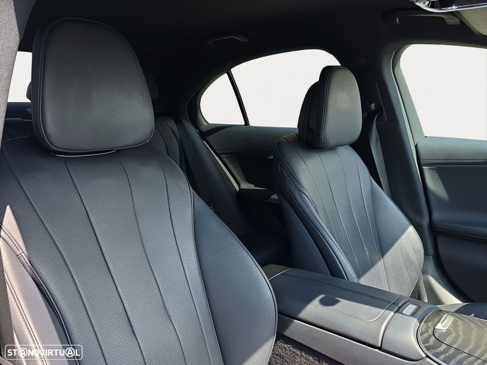 Mercedes-Benz E 220 — fotografia 13