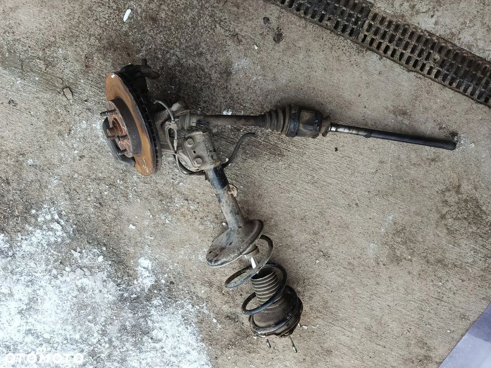 Zwrotnica przód zacisk hamulcowy amortyzator półoś Toyota RAV4 II 2.0D - 1