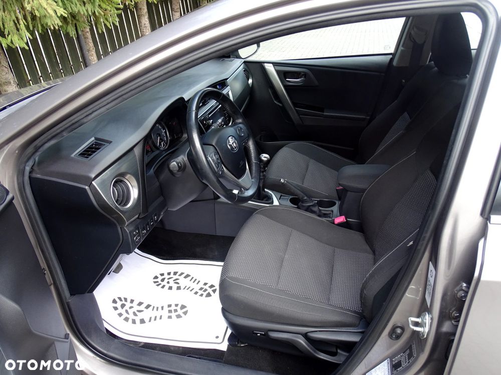 Toyota Auris 1.6 Executive - 11
