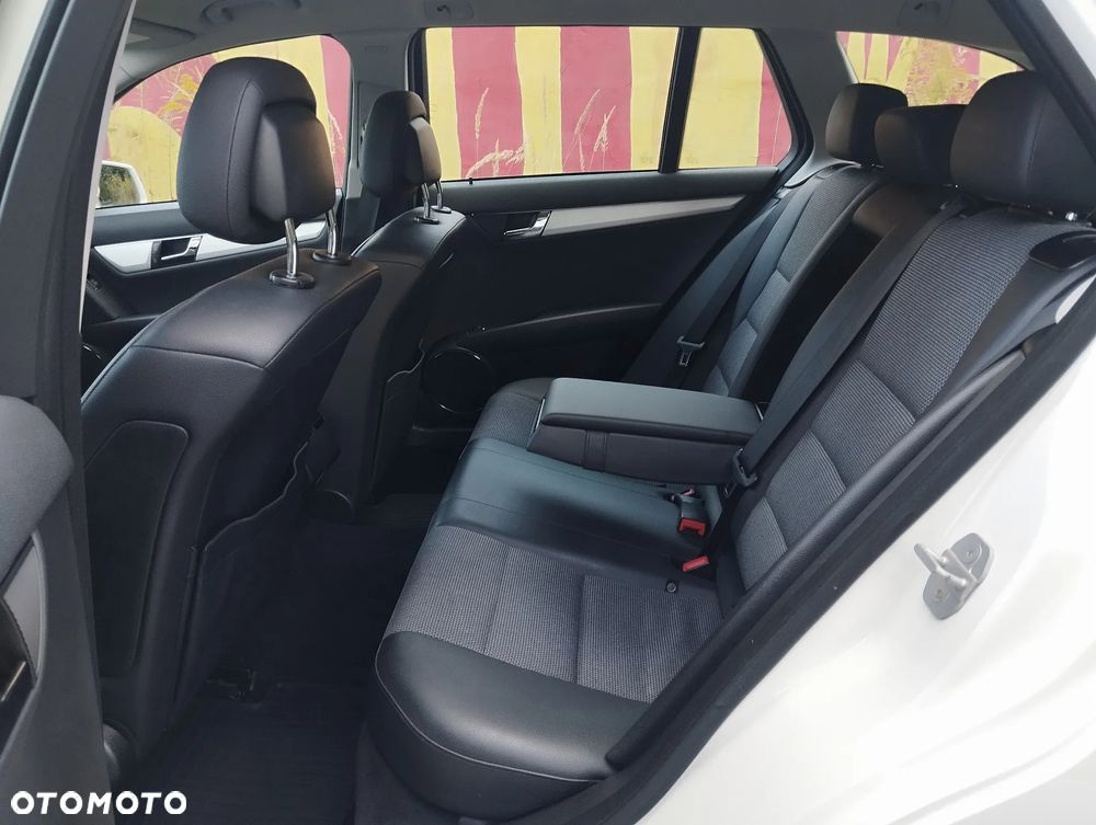 Mercedes-Benz Klasa C 180 T Kompressor BlueEFFICIENCY Avantgarde - 19
