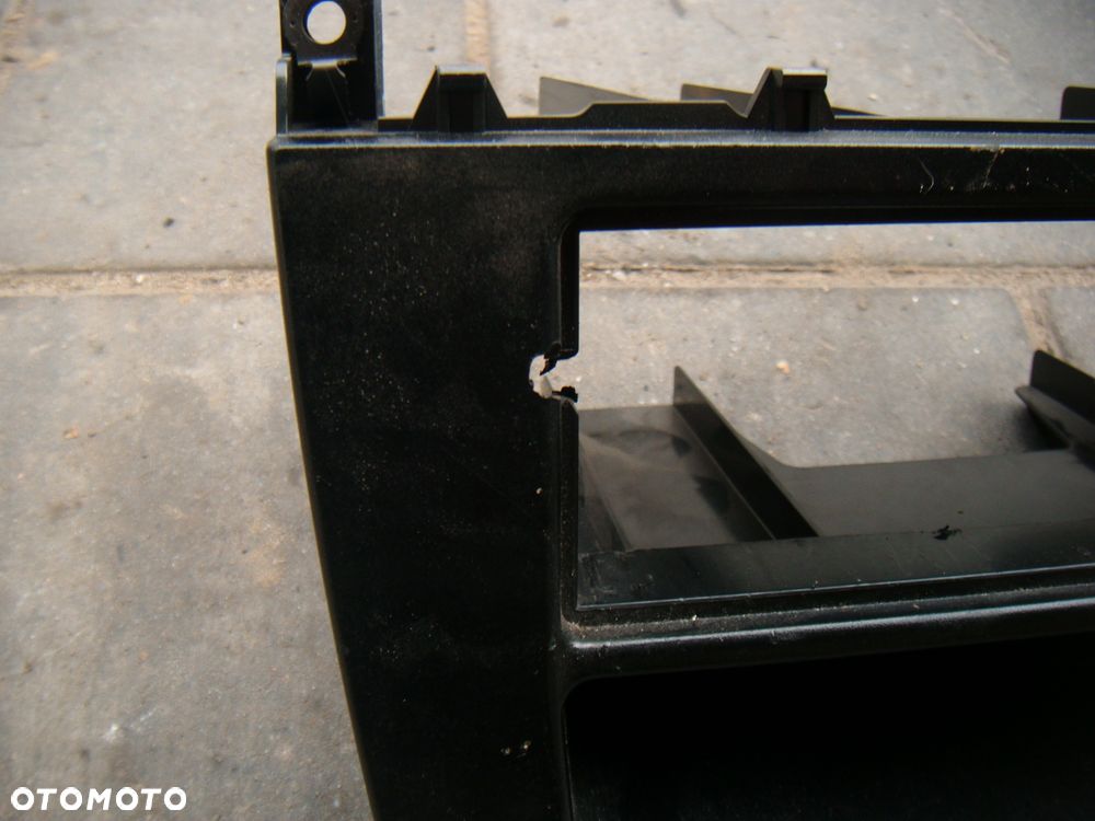 mercedes w203 zaślepka radia 2036830891 - 2