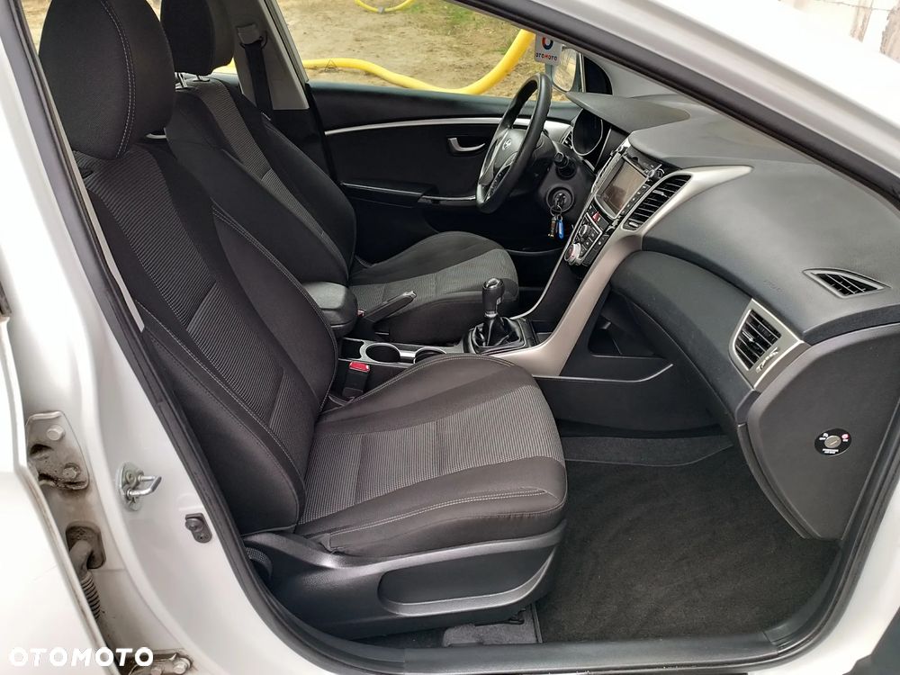 Hyundai i30 blue 1.6 CRDi Premium - 16