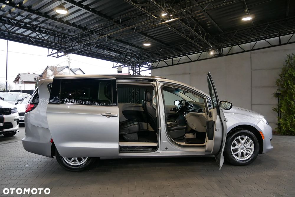 Chrysler Pacifica - 7