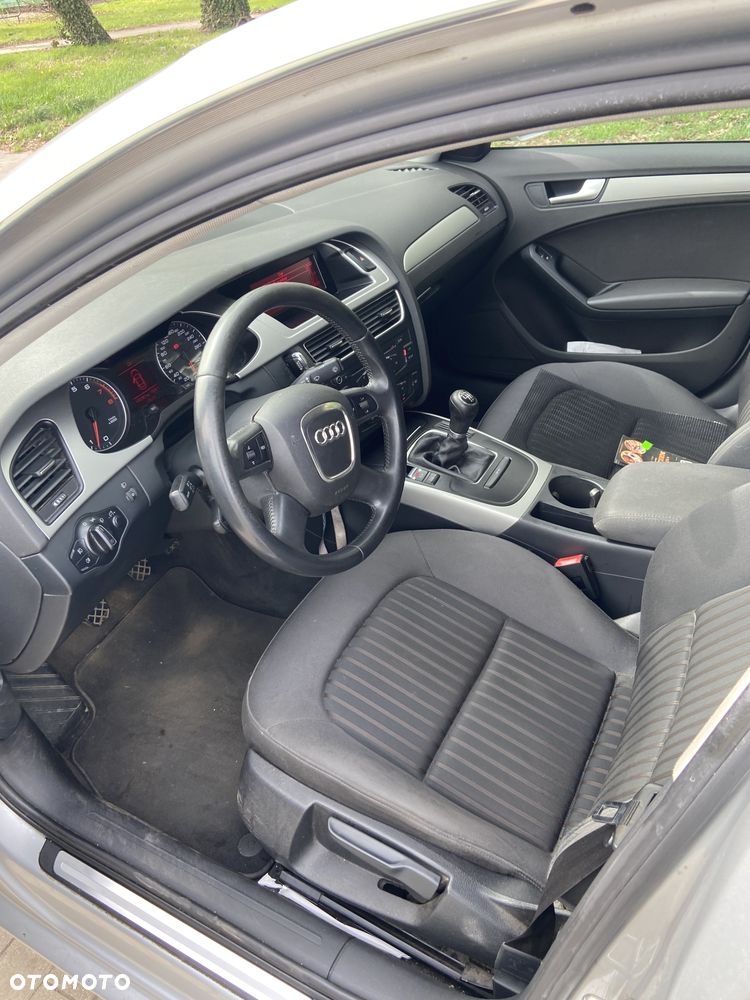 Audi A4 Limousine - 5