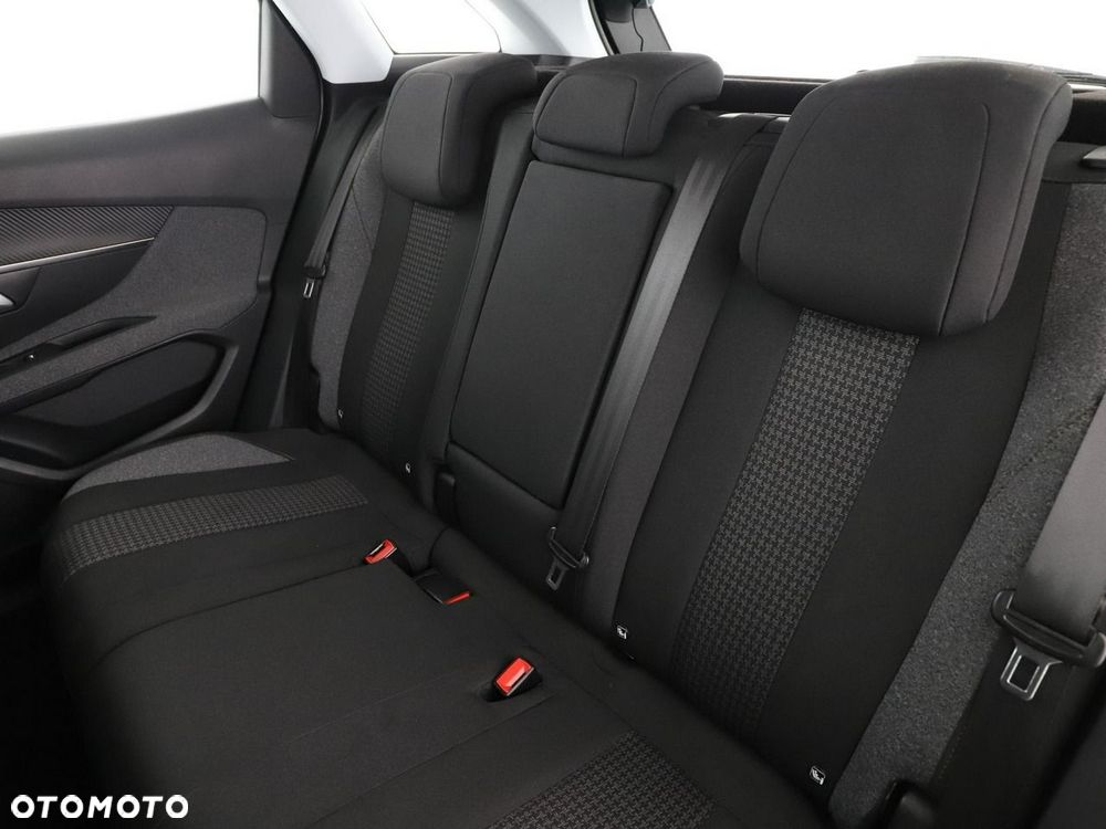 Peugeot 3008 1.2 PureTech Active Pack S&S - 17