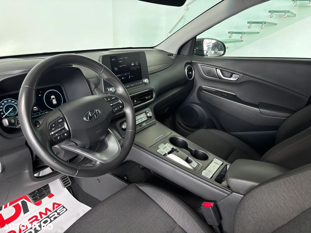 Hyundai KONA Select - 9