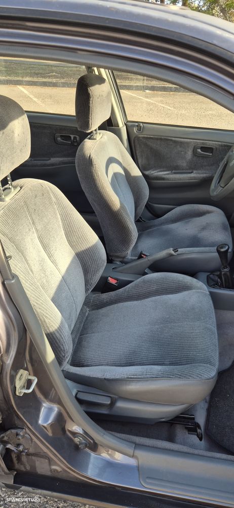 Honda Civic 1.5 LSi 16 V - 8