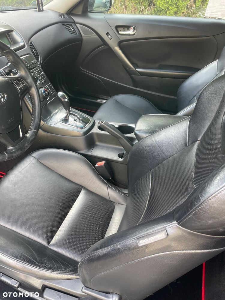 Hyundai Genesis Coupe - 11