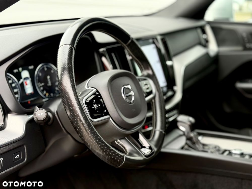 Volvo XC 60 D5 AWD Geartronic RDesign - 25