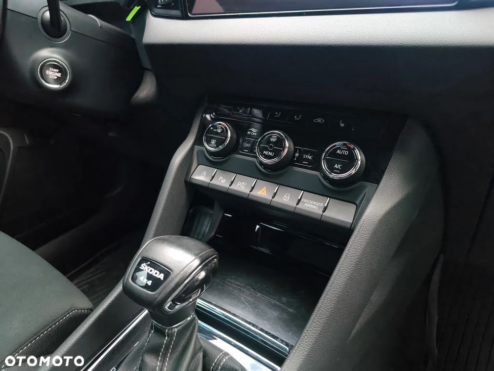 Skoda Karoq 2.0 TSI 4x4 DSG Sportline - 19