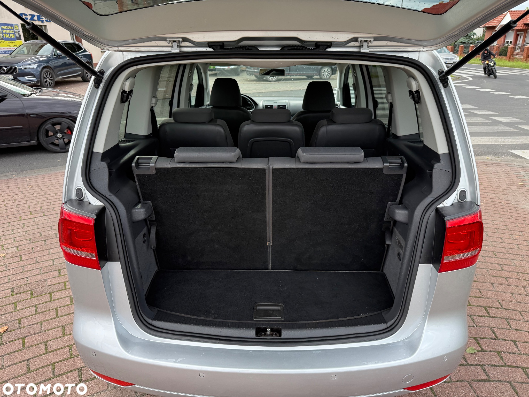 Volkswagen Touran 1.6 TDI DPF BlueMotion Technology Trendline - 14