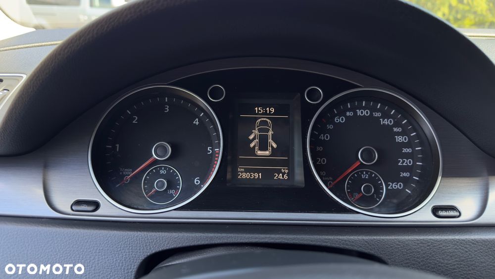 Volkswagen Passat 1.6 TDI BlueMotion Technology Comfortline - 25