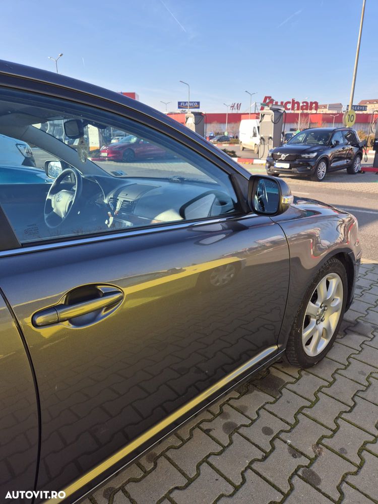 Toyota Avensis 2.0 Sedan Executive - 6