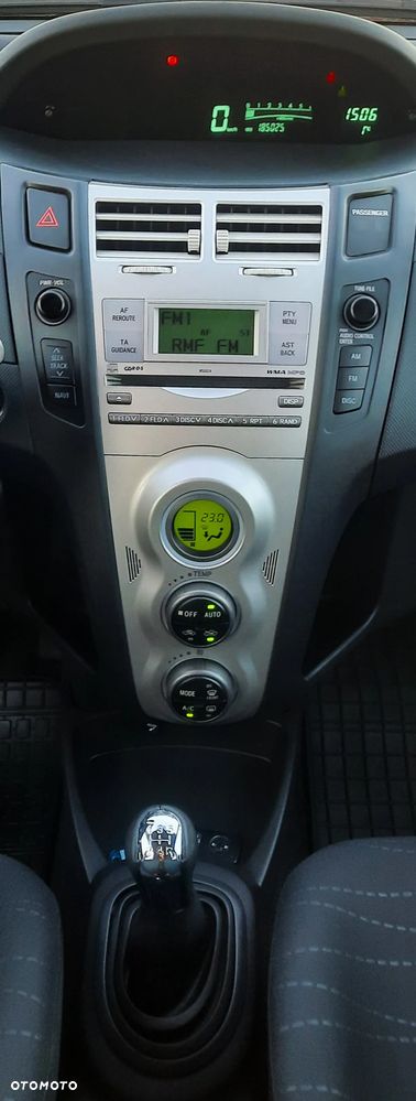 Toyota Yaris 1.3 VVT-i Executive - 8