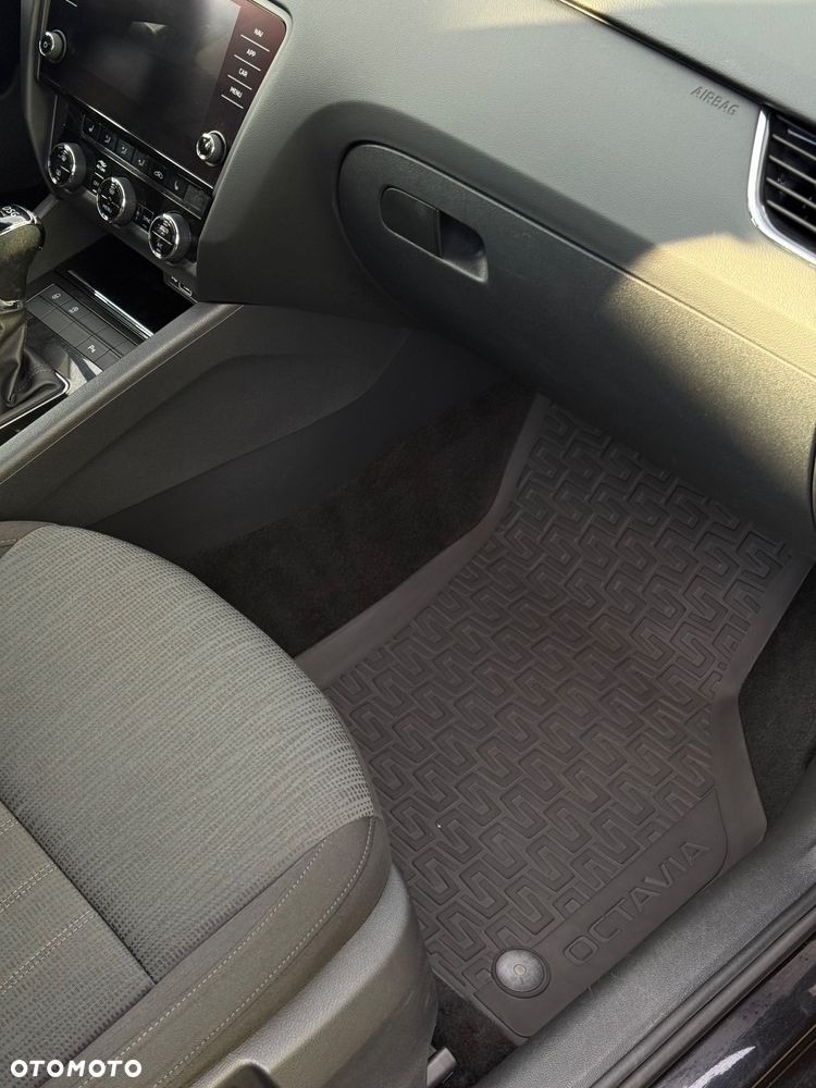 Skoda Octavia 1.6 TDI DSG Style - 16