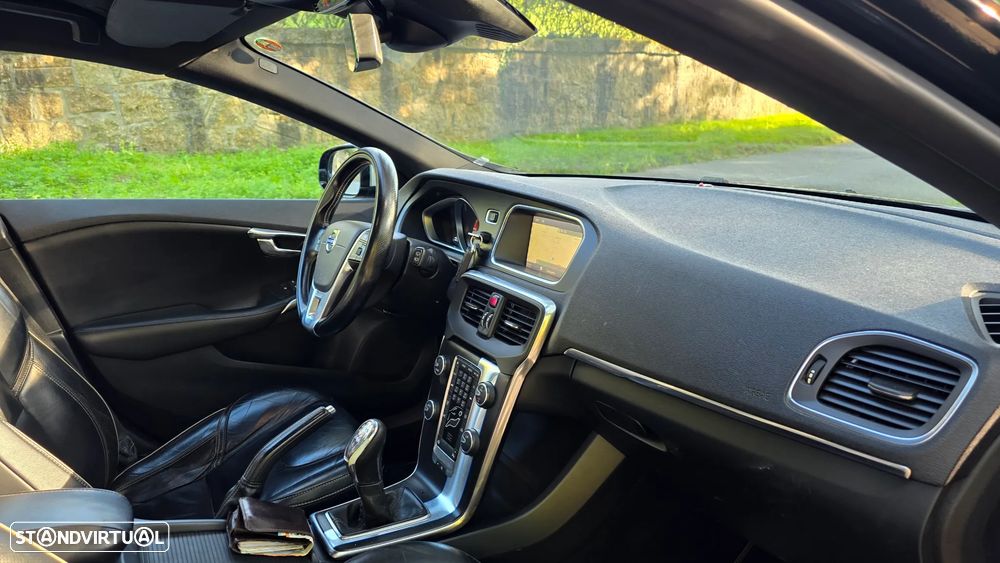 Volvo V40 D2 R Design - 11